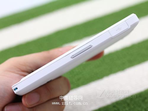 3G智能三防手机 索尼ST27i郑州售1425_阳光数