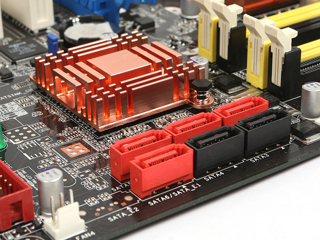 芯片厂商 Intel 芯片组描述 采用Intel P35/ICH9R芯片组 音频芯片 集成ADI AD1988B声卡芯片,提供8声道声卡 图形芯片 无 网卡芯片 板载Marvell88E8056千兆网卡 华硕 P5K-E/WIFI-AP CPU规格适用平台 Intel平台 CPU_种类 Core 2 Quad/Core2 Extreme/Core 2 Duo/奔腾4/赛扬D/PentiumD CPU_描述 支持Intel Core2 Quad/Core2 Extreme/Core2 Duo/Pentium