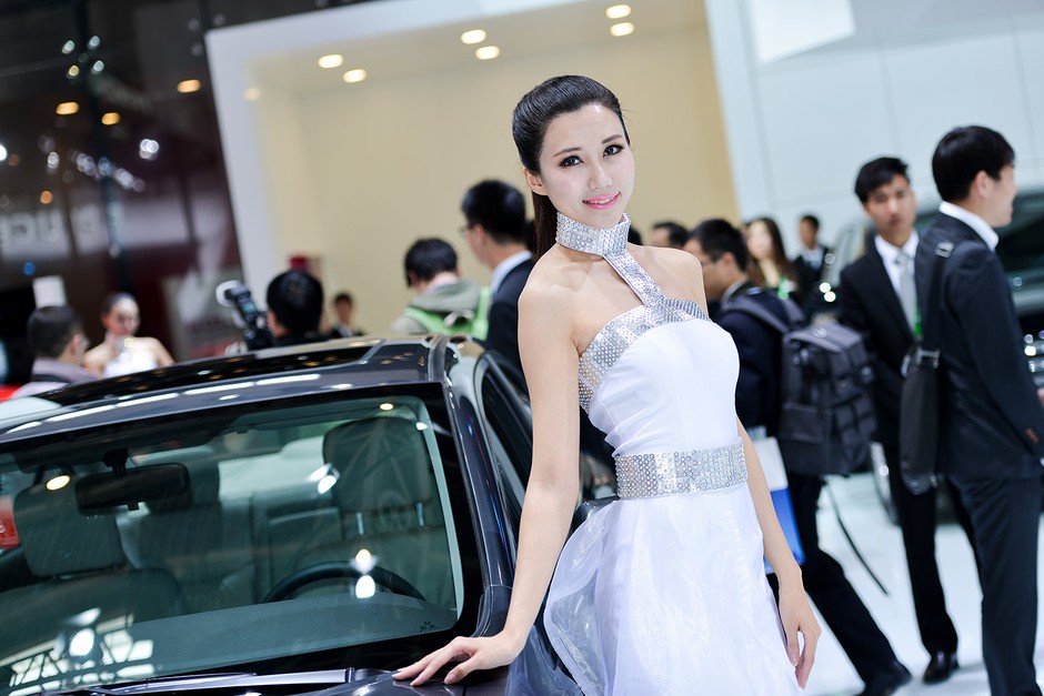 2014年4月20日,今天是第十三届北京国际汽车展览会(2014 Beijing International Automobile Exhibition)媒体日。从今天的情形来看,今年车展会场的火爆程度比上一届有增无减,蜂鸟网汽车频道将继续对本届北京国际汽车展览会展开全程报道,敬请大家关注。 此次车展可谓规模强大,以下是本次车展的广州本田展台的靓丽模特们。 本届北京国际汽车展览会于4月20日至4月29日在北京•中国国际展览中心举办,展会时间为4月20日至4月29日,时间为08:30