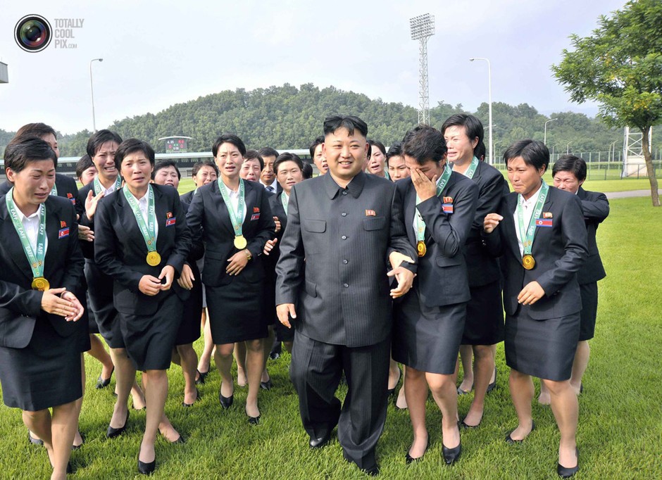 杀手表情金正恩被图片群拥的瞬间套图-第3张情商女兵测的妇女包图片