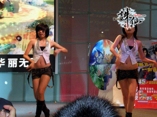 美女上演火辣劲爆热舞 诛仙再次耀眼CJ 美女上演火辣劲爆热舞 诛仙再次耀眼CJ
