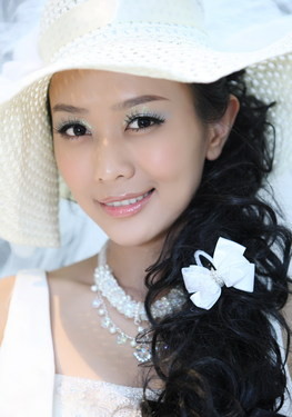 目标软件大手笔力邀国际小姐做showgirl 