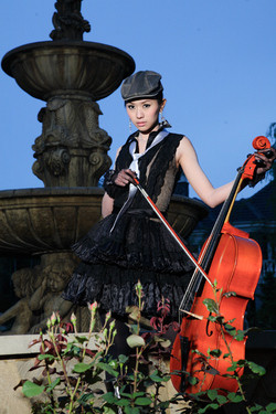 目标软件大手笔力邀国际小姐做showgirl 