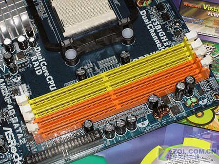 DDR2内存插槽 DDR2内存插槽