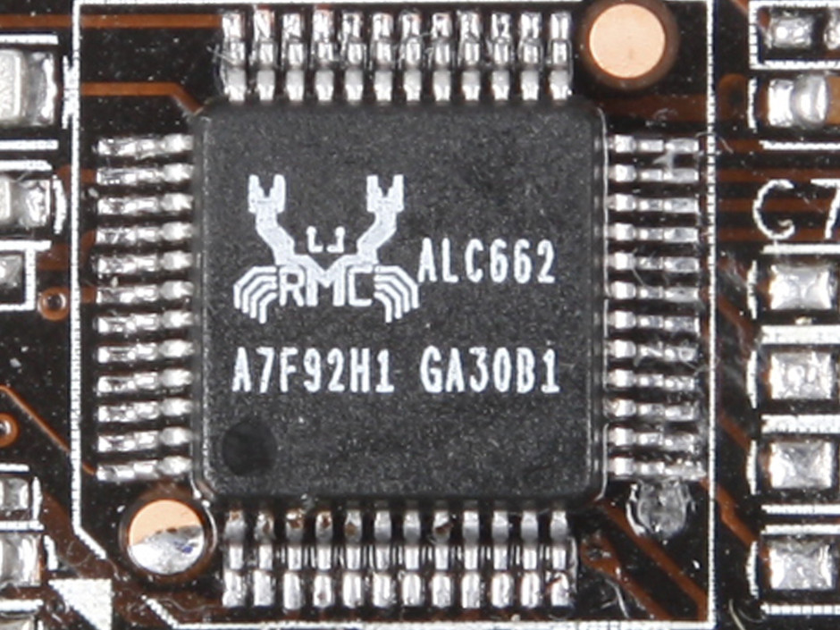 梅捷SY-H67节能版采用黑色PCB标准ATX大板设计,支持全新的Intel LGA 1155系列处理器。和梅捷H55/H57节能版一样,都采用一体化热管散热设计。主板带有SATA3接口,和Mini PCIE接口。I/O方面带有4个USB 2.0,2个USB 3.0和HDMI/VGA/DVI等不同视频输出接口。支持6声道音频输出。梅捷SY-H67节能版内置3E节能引擎,带有动态和静态双节能,节能效果出众。 作者:杨旭 2010-12-29 06:21