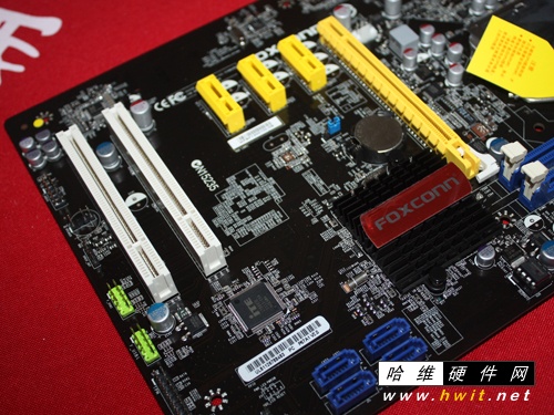 大板设计用料实在 富士康P67A1主板到货-富士