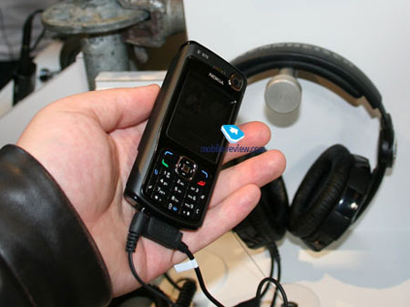 1GB+3.5mm接口=3500 诺基亚N70音乐版赏 1GB+3.5mm接口=3500 诺基亚N70音乐版赏