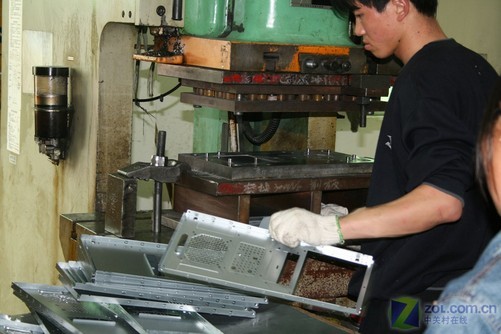 冲压成型的机箱部件