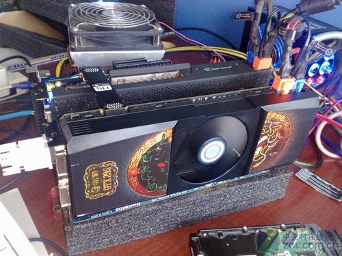 Ҷ ¾ɰGTX295Ȼ·SLI 